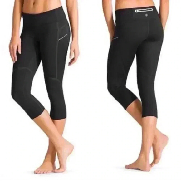 Athleta Stride Capri Crop Yoga Running Leggings Solid Black Wyman Size XXS - Picture 1 of 14